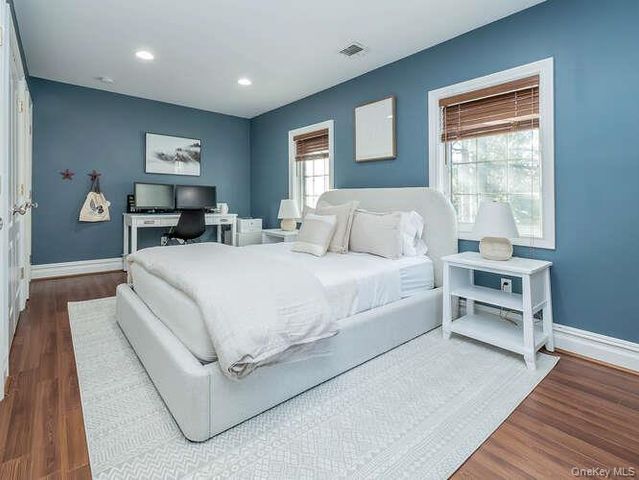 23 Ivy Way, Port Washington, NY 11050