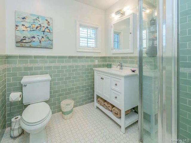 23 Ivy Way, Port Washington, NY 11050