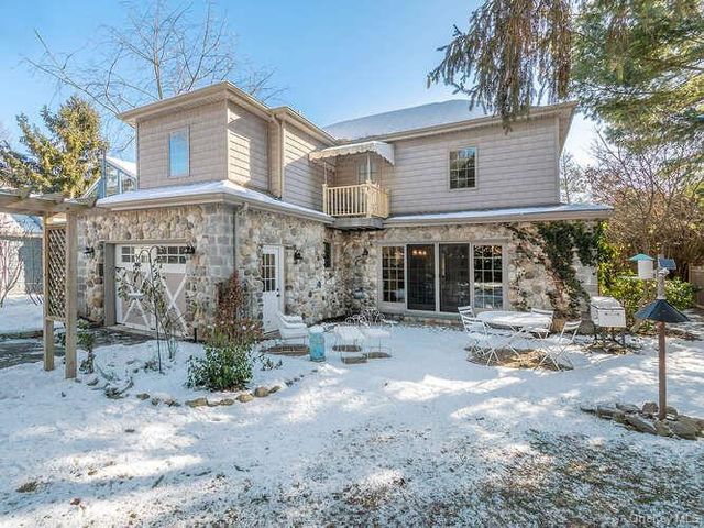 23 Ivy Way, Port Washington, NY 11050