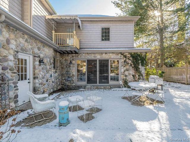 23 Ivy Way, Port Washington, NY 11050
