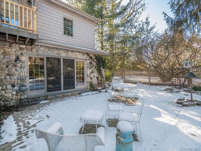 23 Ivy Way, Port Washington, NY 11050