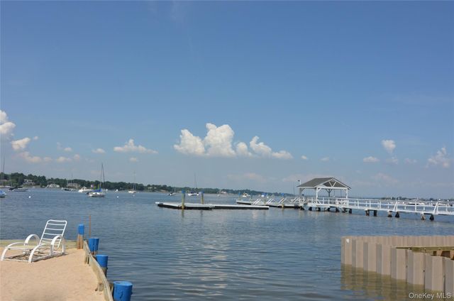 23 Ivy Way, Port Washington, NY 11050