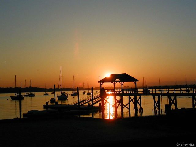 23 Ivy Way, Port Washington, NY 11050