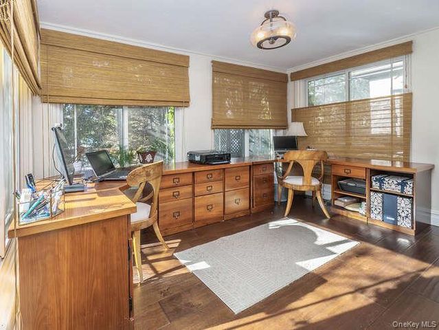 23 Ivy Way, Port Washington, NY 11050