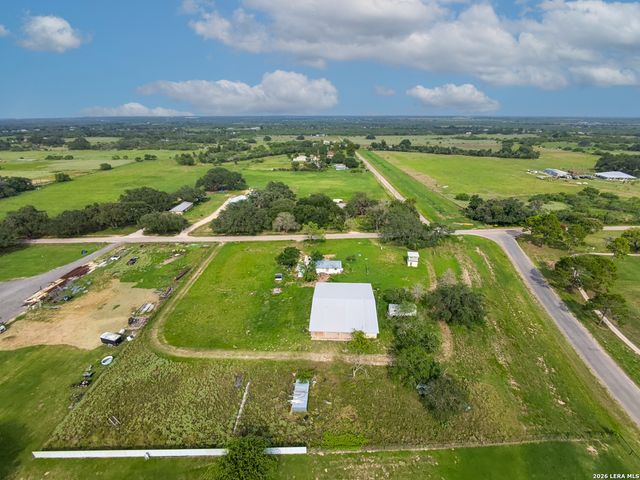 2721 County Road 676, Devine, TX 78016