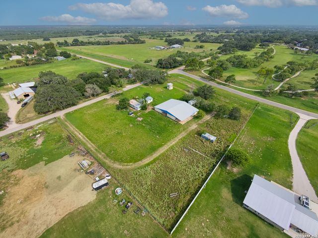 2721 County Road 676, Devine, TX 78016