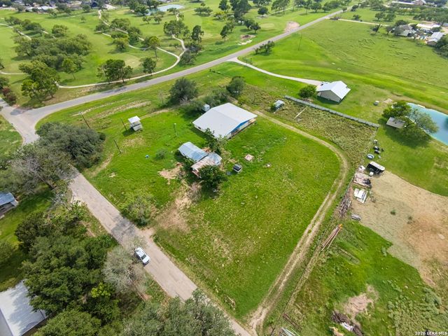 2721 County Road 676, Devine, TX 78016