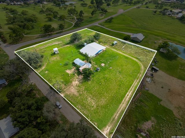 2721 County Road 676, Devine, TX 78016