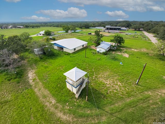 2721 County Road 676, Devine, TX 78016