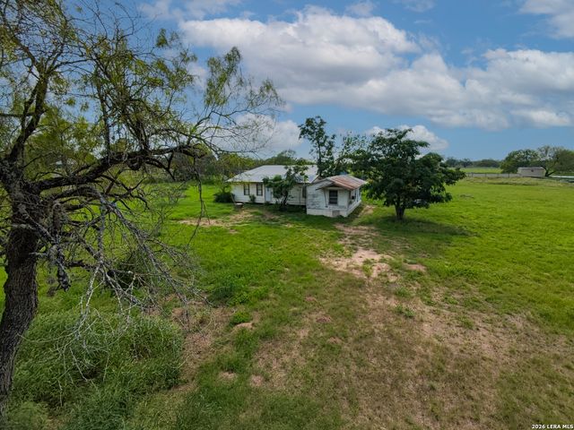 2721 County Road 676, Devine, TX 78016