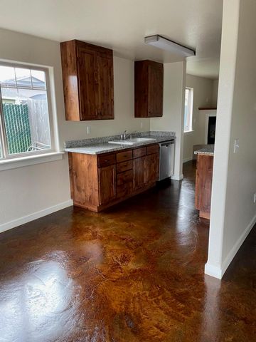 2450 Newburg Court, Fortuna, CA 95540