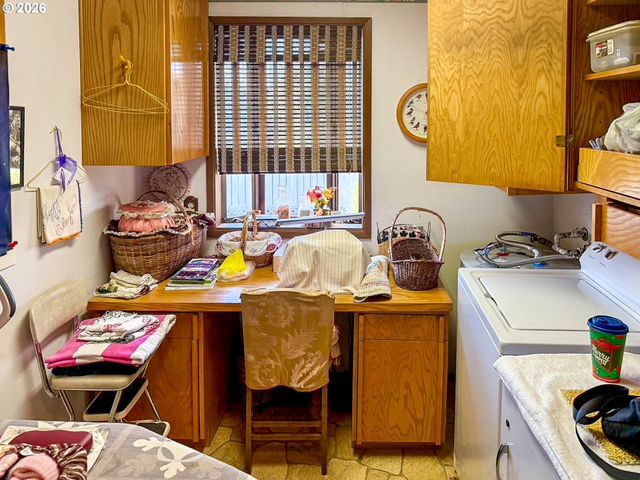 159 Ne LOMBARDY Dr, Roseburg, OR 97470