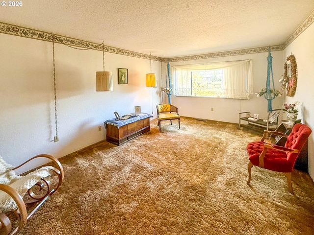 159 Ne LOMBARDY Dr, Roseburg, OR 97470