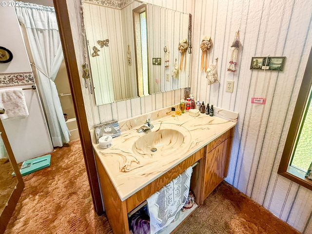 159 Ne LOMBARDY Dr, Roseburg, OR 97470