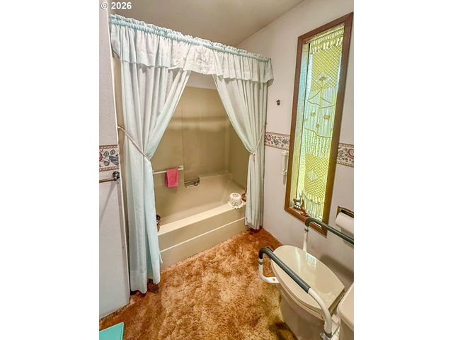 159 Ne LOMBARDY Dr, Roseburg, OR 97470