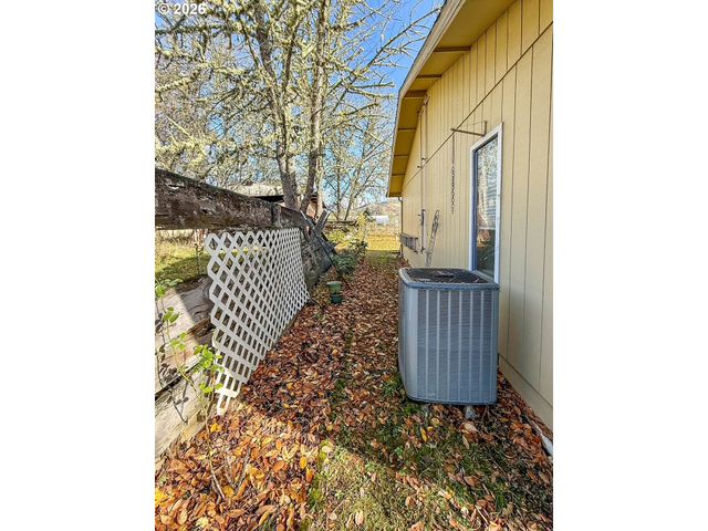 159 Ne LOMBARDY Dr, Roseburg, OR 97470