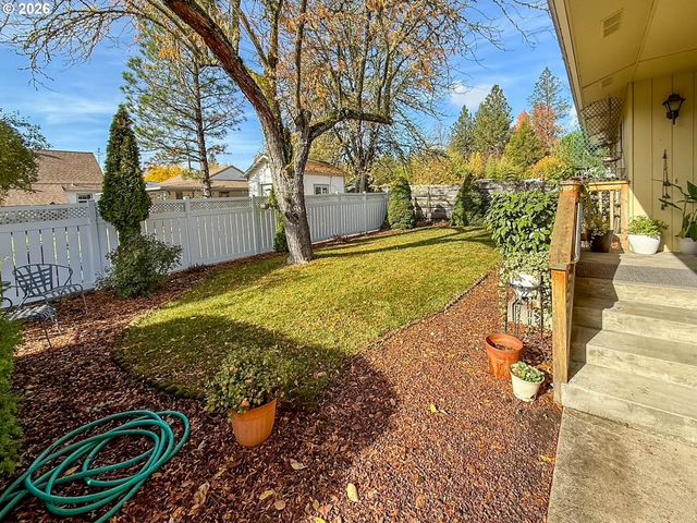 159 Ne LOMBARDY Dr, Roseburg, OR 97470