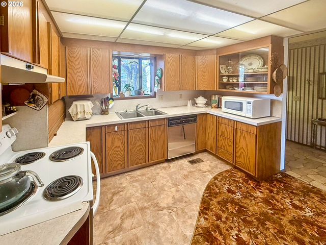 159 Ne LOMBARDY Dr, Roseburg, OR 97470