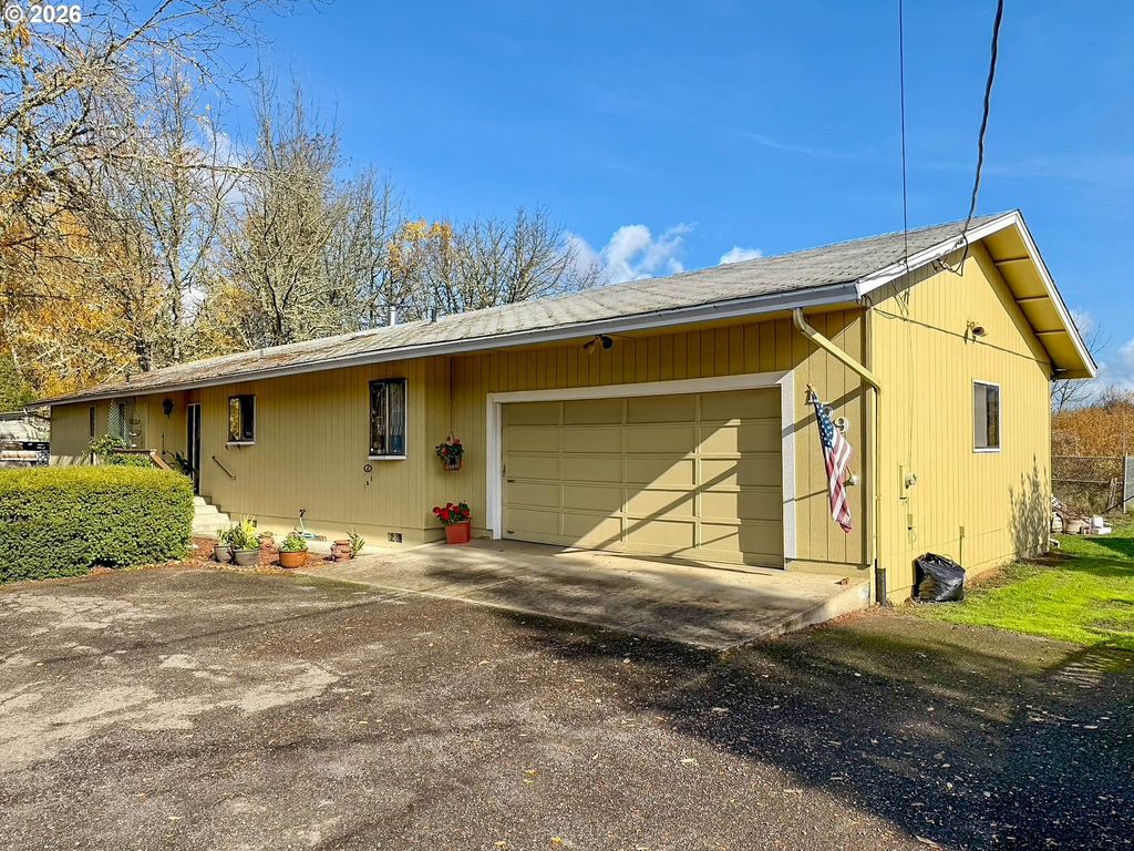 159 Ne LOMBARDY Dr, Roseburg, OR 97470