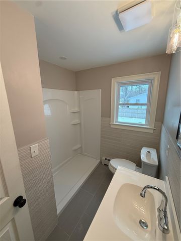 101 Farmland Road, Warwick, RI 02889