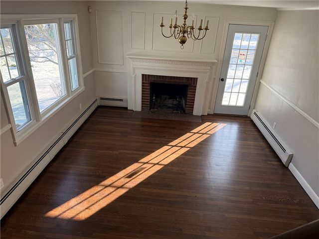 101 Farmland Road, Warwick, RI 02889