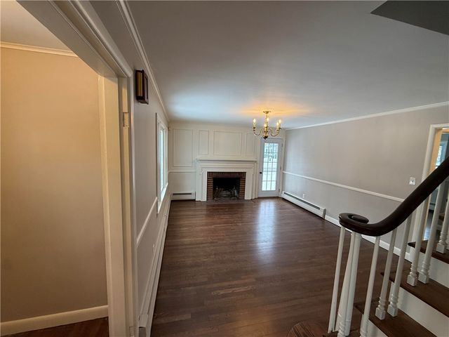 101 Farmland Road, Warwick, RI 02889