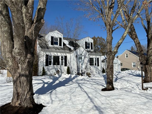101 Farmland Road, Warwick, RI 02889