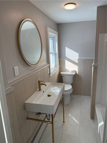 101 Farmland Road, Warwick, RI 02889