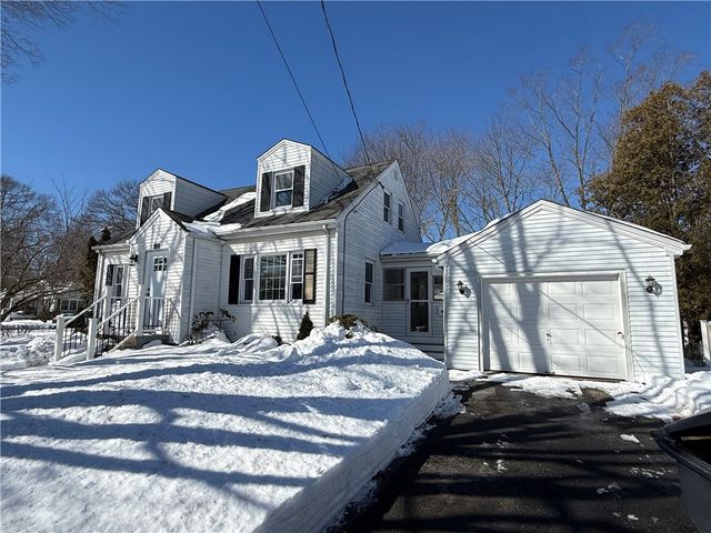 101 Farmland Road, Warwick, RI 02889