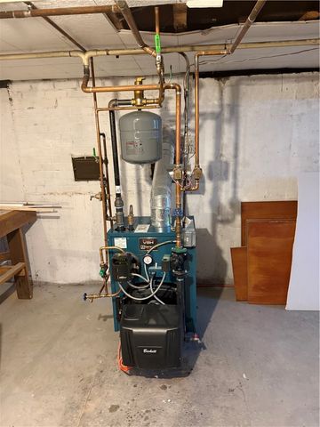 101 Farmland Road, Warwick, RI 02889