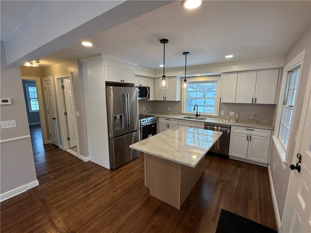 101 Farmland Road, Warwick, RI 02889