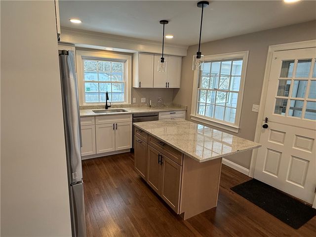 101 Farmland Road, Warwick, RI 02889