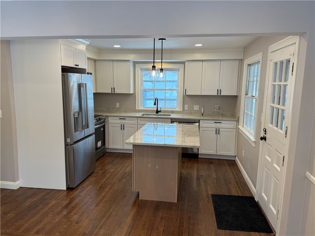 101 Farmland Road, Warwick, RI 02889