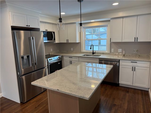 101 Farmland Road, Warwick, RI 02889