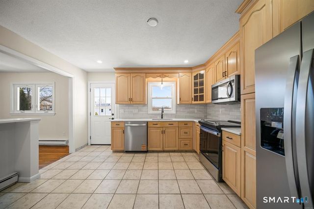 25 Greenview Drive, Waterbury, CT 06708