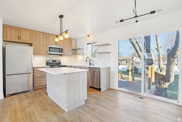 569 E ALOHA LN, Sandy, UT 84070