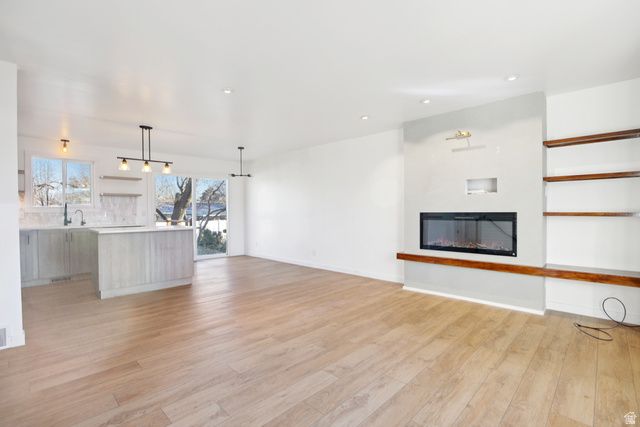 569 E ALOHA LN, Sandy, UT 84070