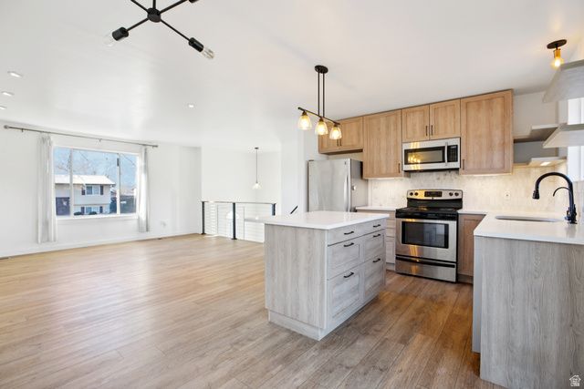 569 E ALOHA LN, Sandy, UT 84070