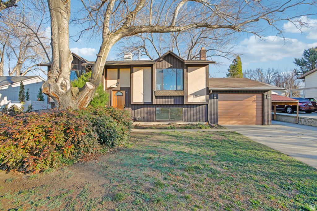 569 E ALOHA LN, Sandy, UT 84070