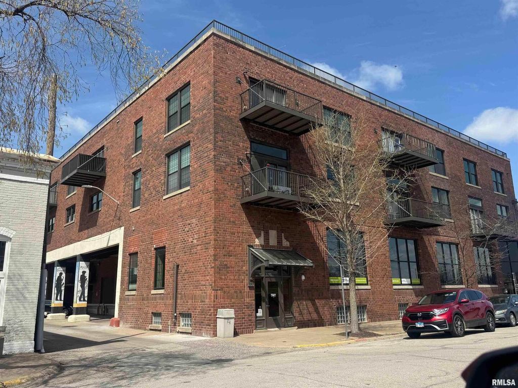 100 19TH Street 106 and 107, Rock Island, IL 61201