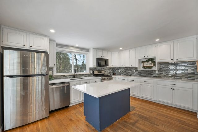 1015 South St, Tewksbury, MA 01876