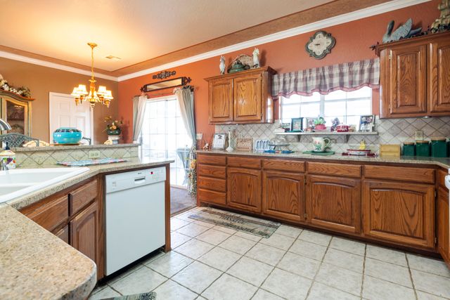 703 E 10th Street, Grove, OK 74344