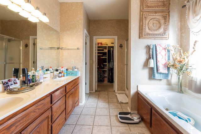 703 E 10th Street, Grove, OK 74344