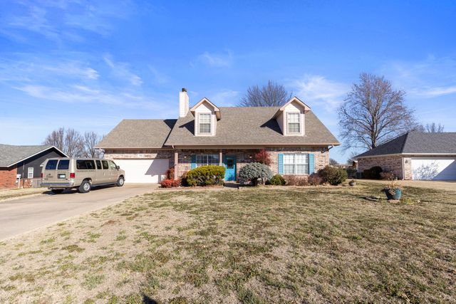 703 E 10th Street, Grove, OK 74344