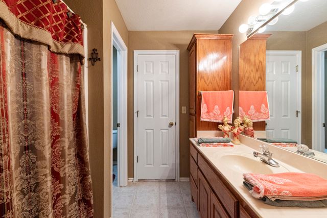 703 E 10th Street, Grove, OK 74344