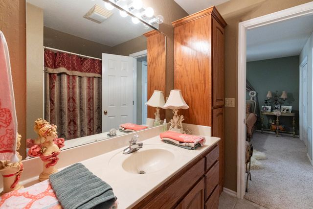 703 E 10th Street, Grove, OK 74344