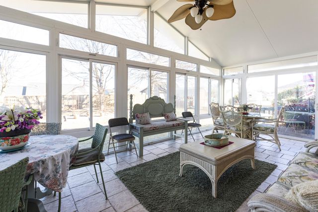 703 E 10th Street, Grove, OK 74344