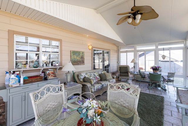 703 E 10th Street, Grove, OK 74344