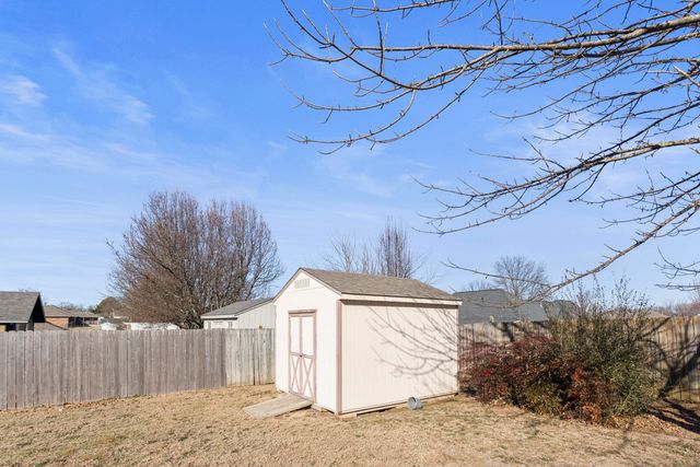 703 E 10th Street, Grove, OK 74344