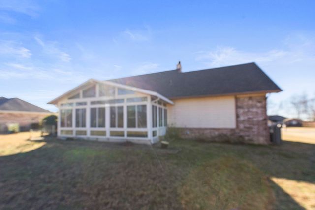 703 E 10th Street, Grove, OK 74344